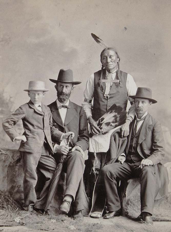 http://www.american-tribes.com/messageboards/dietmar/1879group.jpg